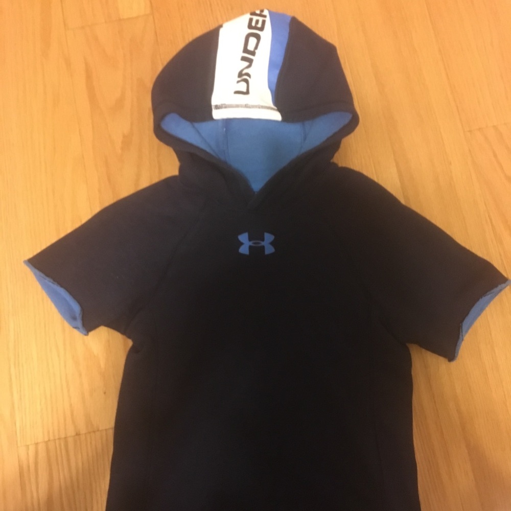 Short sleeve hoodie (pre owned)